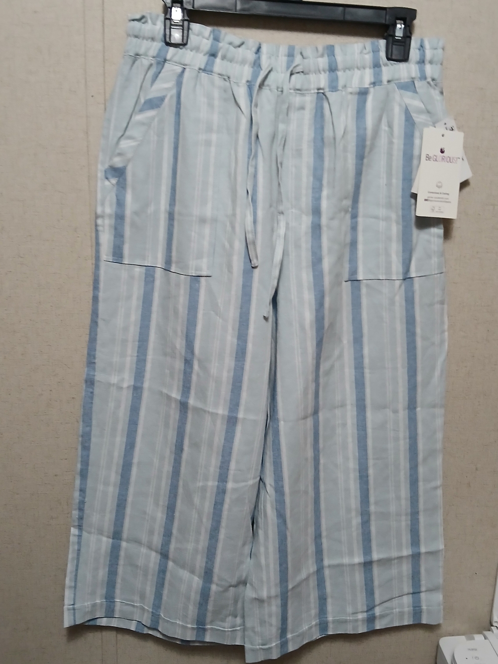 Gloria Vanderbilt Light Blue & White Striped Capris